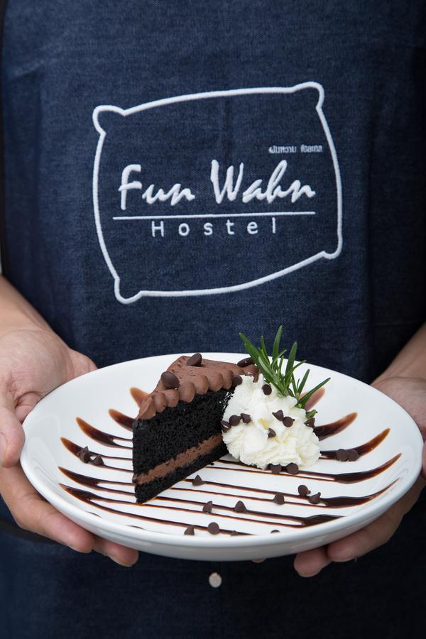 Funwahn Hostel And Cafe Csiangmaj Kültér fotó