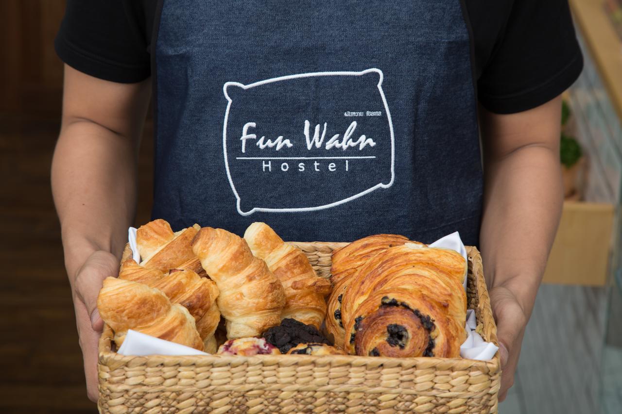 Funwahn Hostel And Cafe Csiangmaj Kültér fotó