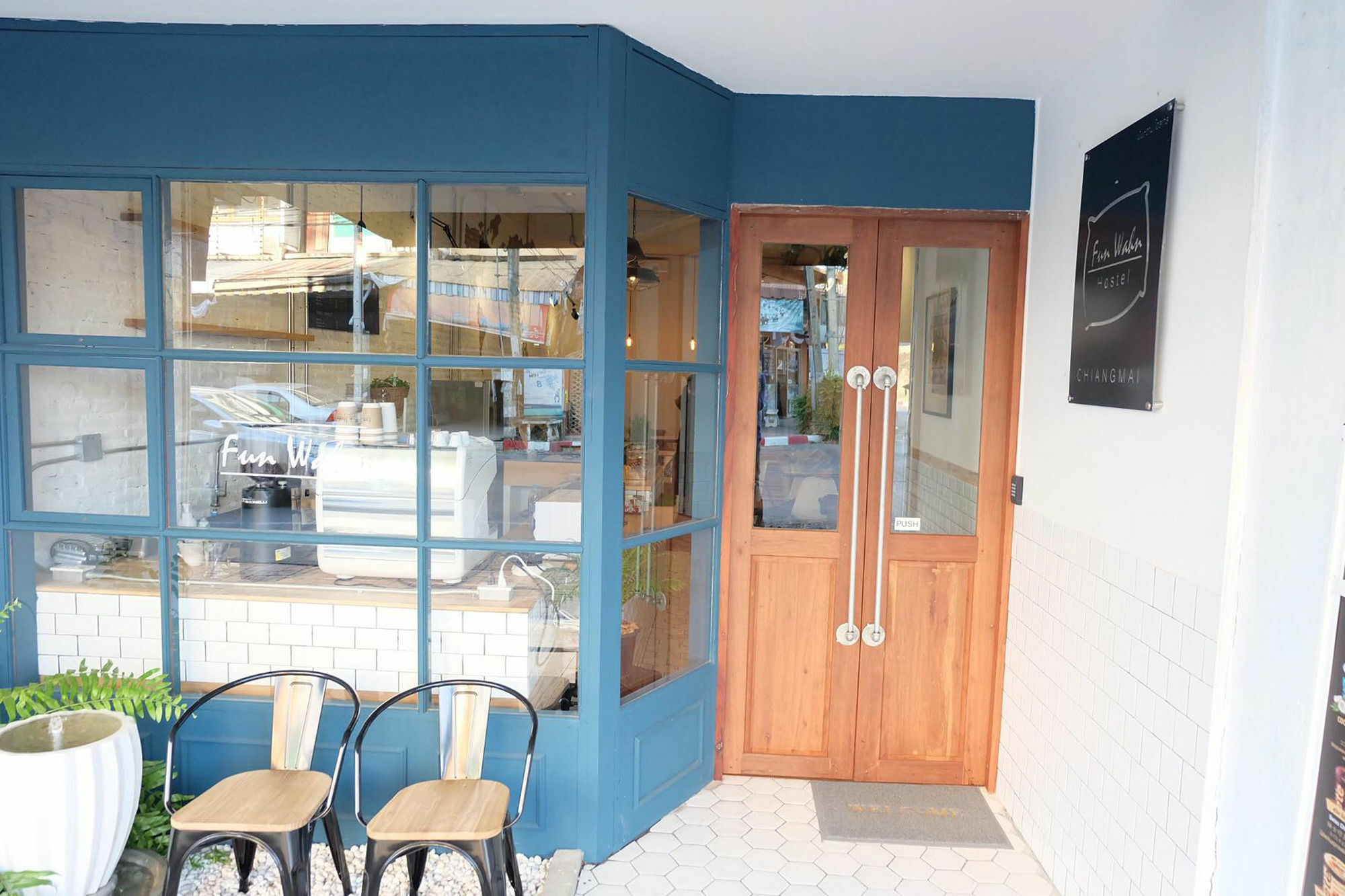 Funwahn Hostel And Cafe Csiangmaj Kültér fotó